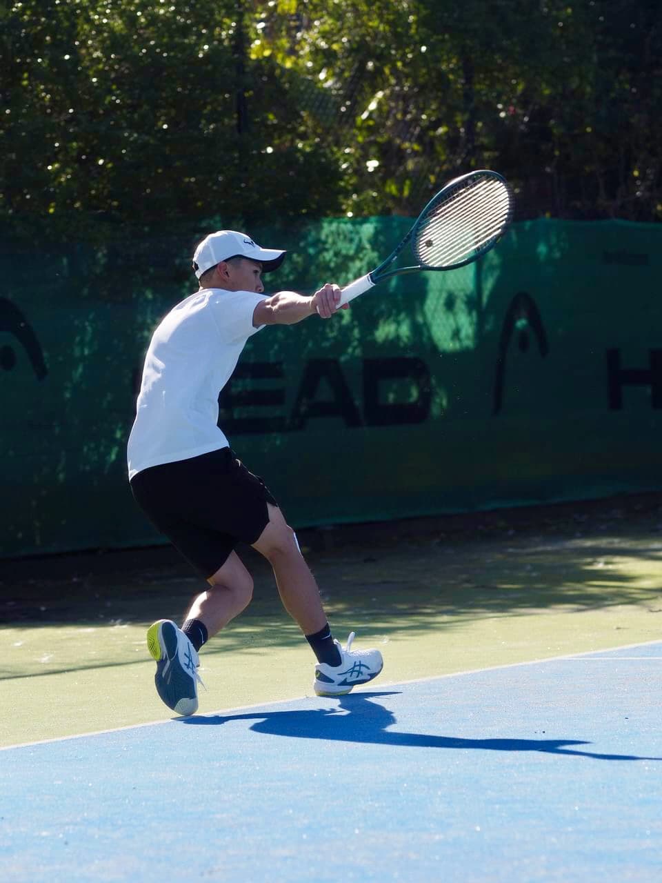 Kenny on court during a practice session