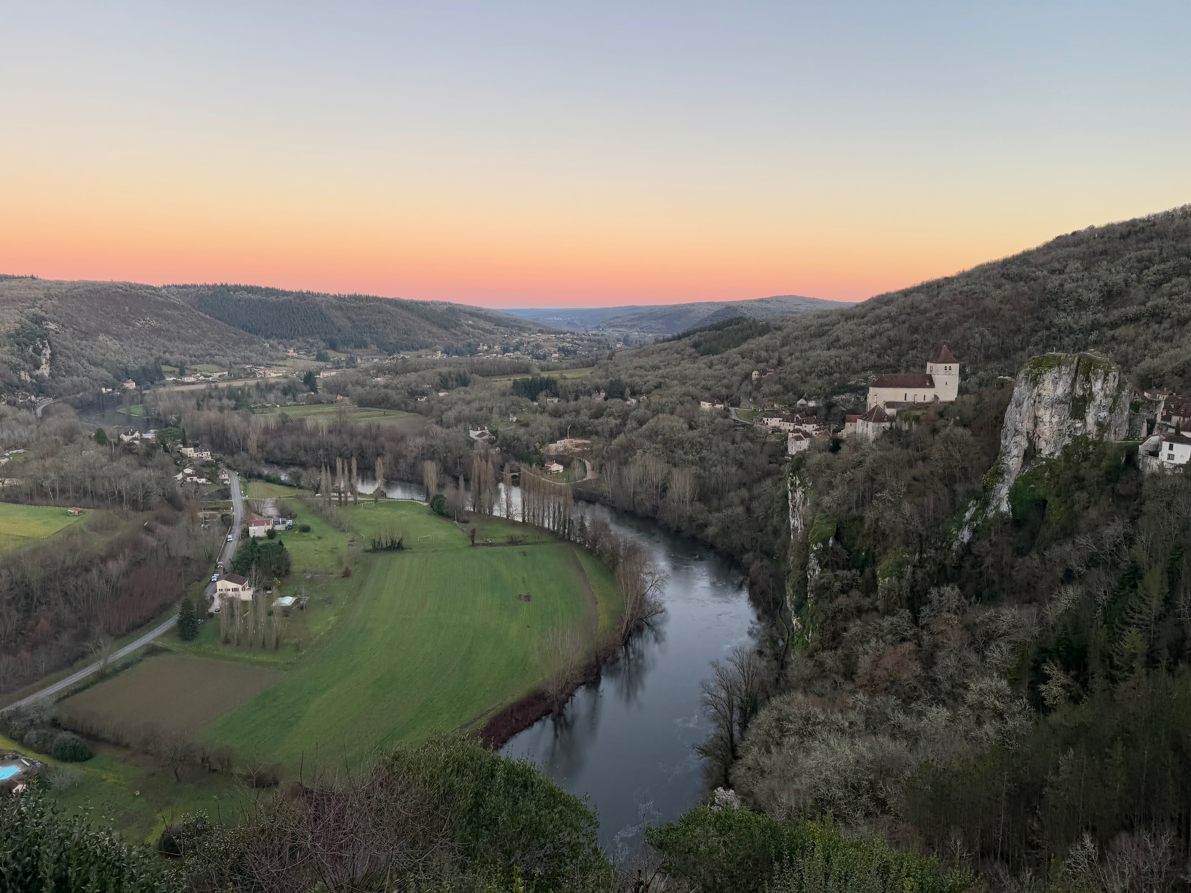 Stone lanes & river views